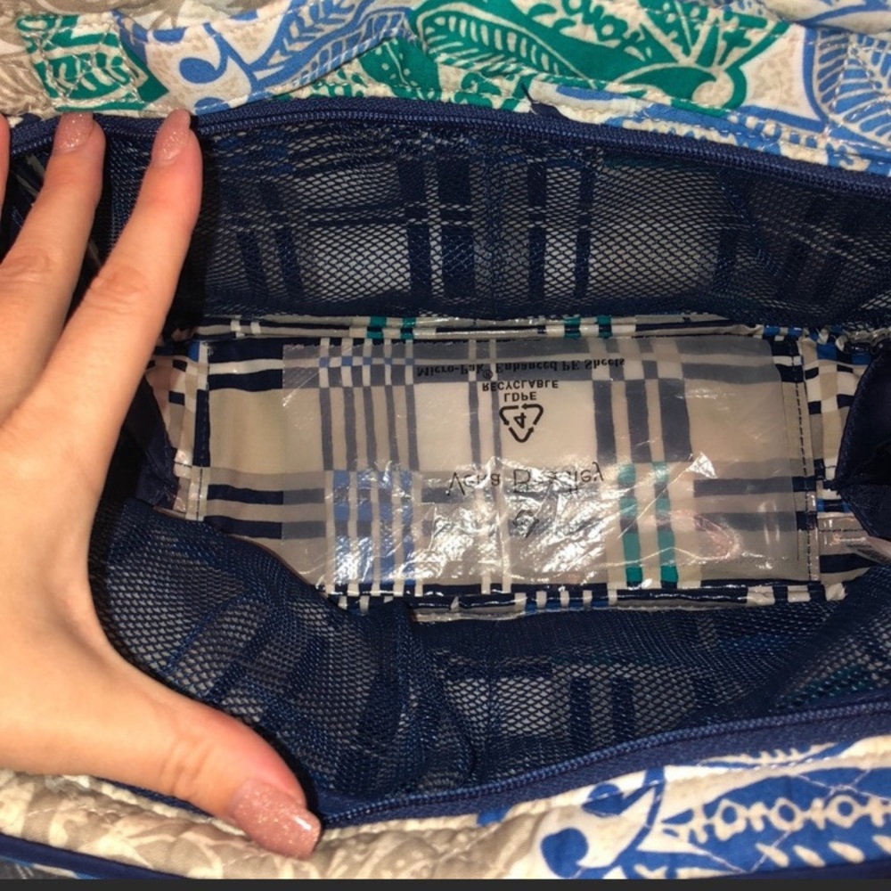Vera Bradley Large Iconic Brush & Blush Travel Case - Picture 6 of 9